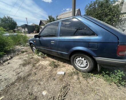 Синій Мазда 323, об'ємом двигуна 1.5 л та пробігом 300 тис. км за 1100 $, фото 4 на Automoto.ua