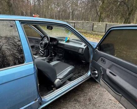 Синий Мазда 323, объемом двигателя 1.32 л и пробегом 220 тыс. км за 950 $, фото 11 на Automoto.ua