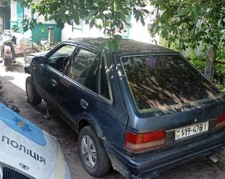 Синий Мазда 323, объемом двигателя 6 л и пробегом 330 тыс. км за 384 $, фото 2 на Automoto.ua