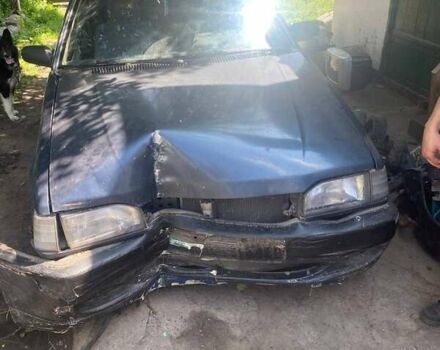 Синий Мазда 323, объемом двигателя 6 л и пробегом 330 тыс. км за 384 $, фото 9 на Automoto.ua