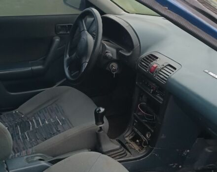 Синий Мазда 323, объемом двигателя 1.6 л и пробегом 260 тыс. км за 832 $, фото 6 на Automoto.ua