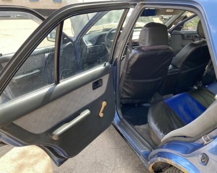 Синий Мазда 323, объемом двигателя 1.3 л и пробегом 600 тыс. км за 950 $, фото 5 на Automoto.ua