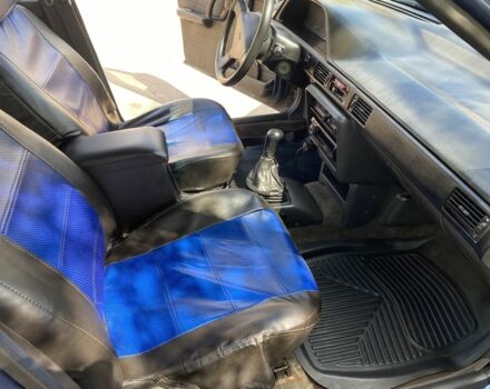 Синий Мазда 323, объемом двигателя 1.3 л и пробегом 600 тыс. км за 950 $, фото 4 на Automoto.ua