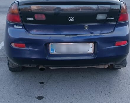 Синий Мазда 323, объемом двигателя 1.3 л и пробегом 300 тыс. км за 1109 $, фото 2 на Automoto.ua