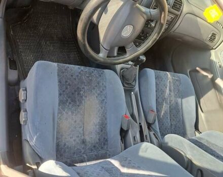 Синій Мазда 323, об'ємом двигуна 1.6 л та пробігом 223 тис. км за 1100 $, фото 5 на Automoto.ua