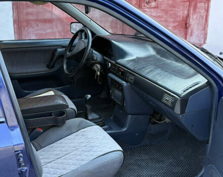 Синій Мазда 323, об'ємом двигуна 1.6 л та пробігом 220 тис. км за 999 $, фото 7 на Automoto.ua