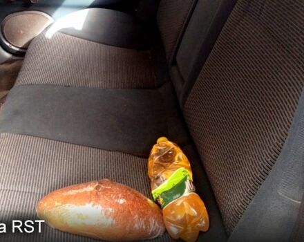 Синій Мазда 323, об'ємом двигуна 1.5 л та пробігом 454 тис. км за 1350 $, фото 3 на Automoto.ua