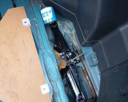 Синий Мазда 323, объемом двигателя 1.6 л и пробегом 159 тыс. км за 3000 $, фото 26 на Automoto.ua