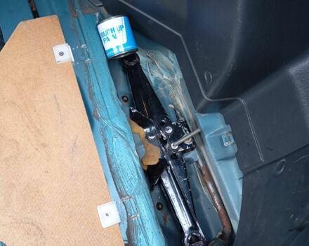 Синий Мазда 323, объемом двигателя 1.6 л и пробегом 160 тыс. км за 3000 $, фото 9 на Automoto.ua