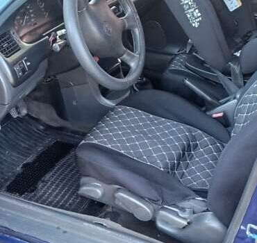 Синий Мазда 323, объемом двигателя 1.5 л и пробегом 400 тыс. км за 1300 $, фото 2 на Automoto.ua