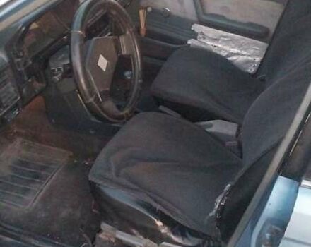 Синий Мазда 323, объемом двигателя 2 л и пробегом 300 тыс. км за 1100 $, фото 1 на Automoto.ua