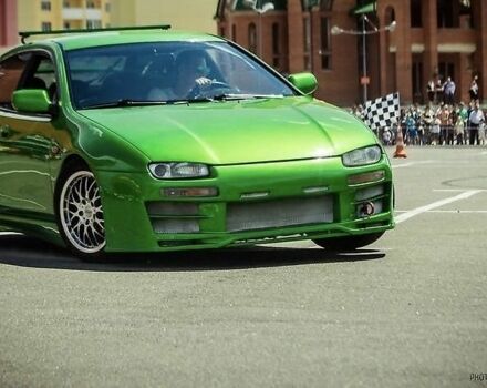 Зеленый Мазда 323, объемом двигателя 2 л и пробегом 200 тыс. км за 4200 $, фото 1 на Automoto.ua