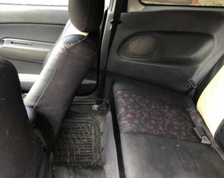 Зеленый Мазда 323, объемом двигателя 1.5 л и пробегом 290 тыс. км за 1500 $, фото 4 на Automoto.ua