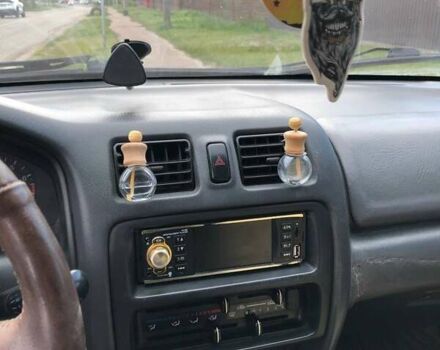 Зеленый Мазда 323, объемом двигателя 1.5 л и пробегом 290 тыс. км за 1500 $, фото 1 на Automoto.ua