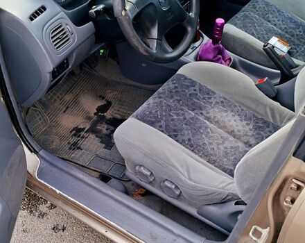 Зеленый Мазда 323, объемом двигателя 1.6 л и пробегом 299 тыс. км за 700 $, фото 3 на Automoto.ua