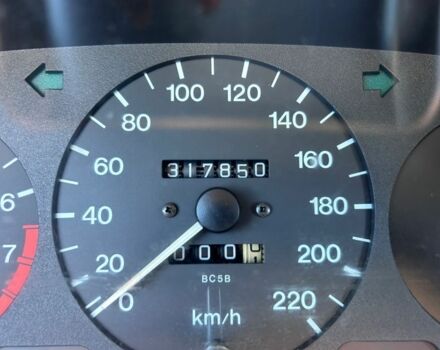 Зеленый Мазда 323, объемом двигателя 1.5 л и пробегом 317 тыс. км за 1300 $, фото 8 на Automoto.ua