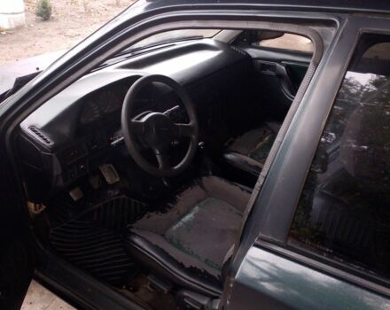 Зелений Мазда 323, об'ємом двигуна 1.6 л та пробігом 333 тис. км за 950 $, фото 3 на Automoto.ua