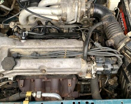 Зеленый Мазда 323, объемом двигателя 1.5 л и пробегом 254 тыс. км за 1800 $, фото 2 на Automoto.ua