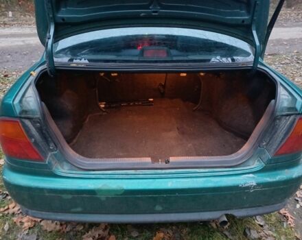 Зеленый Мазда 323, объемом двигателя 1.5 л и пробегом 308 тыс. км за 1548 $, фото 5 на Automoto.ua