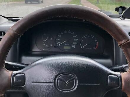 Зеленый Мазда 323, объемом двигателя 1.5 л и пробегом 290 тыс. км за 1500 $, фото 1 на Automoto.ua