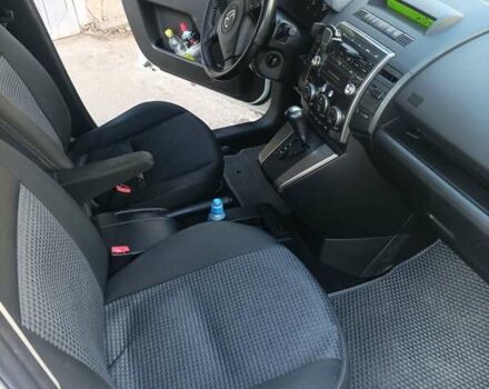 Белый Мазда 5, объемом двигателя 2 л и пробегом 254 тыс. км за 5600 $, фото 4 на Automoto.ua