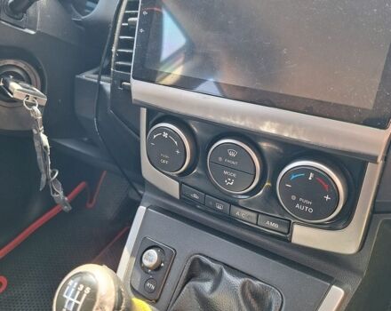 Белый Мазда 5, объемом двигателя 2 л и пробегом 225 тыс. км за 9000 $, фото 3 на Automoto.ua