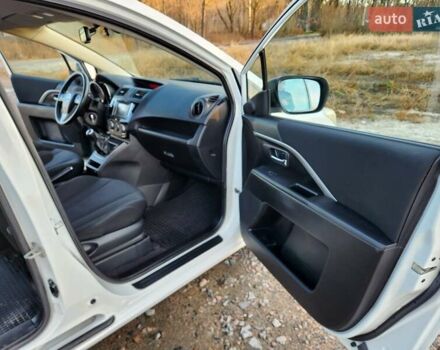 Белый Мазда 5, объемом двигателя 1.56 л и пробегом 180 тыс. км за 8200 $, фото 4 на Automoto.ua