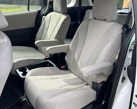 Белый Мазда 5, объемом двигателя 2.5 л и пробегом 146 тыс. км за 10000 $, фото 9 на Automoto.ua