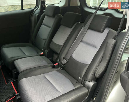 Бежевый Мазда 5, объемом двигателя 1.8 л и пробегом 286 тыс. км за 5200 $, фото 18 на Automoto.ua