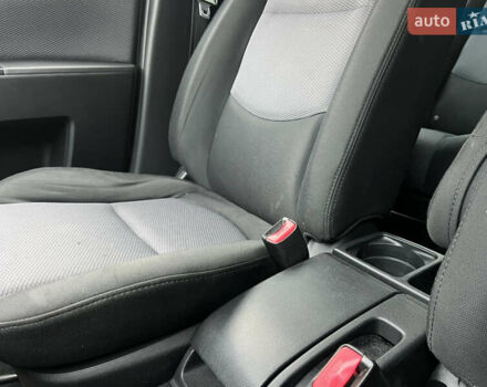 Бежевый Мазда 5, объемом двигателя 1.8 л и пробегом 286 тыс. км за 5200 $, фото 16 на Automoto.ua