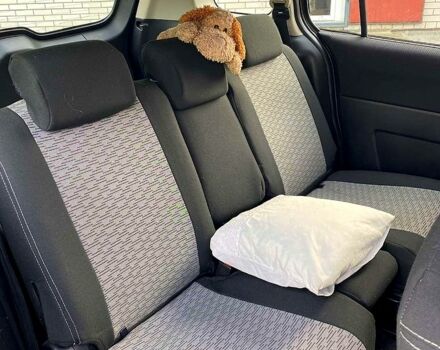 Черный Мазда 5, объемом двигателя 1.8 л и пробегом 235 тыс. км за 6000 $, фото 1 на Automoto.ua