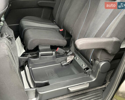 Чорний Мазда 5, об'ємом двигуна 2 л та пробігом 231 тис. км за 7999 $, фото 44 на Automoto.ua