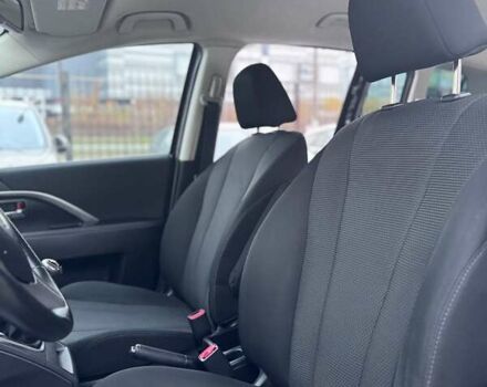 Черный Мазда 5, объемом двигателя 1.8 л и пробегом 171 тыс. км за 11000 $, фото 24 на Automoto.ua