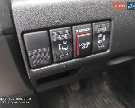 Красный Мазда 5, объемом двигателя 2 л и пробегом 220 тыс. км за 6800 $, фото 9 на Automoto.ua