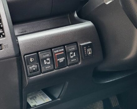 Красный Мазда 5, объемом двигателя 2 л и пробегом 214 тыс. км за 5800 $, фото 9 на Automoto.ua