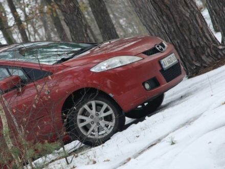 Червоний Мазда 5, об'ємом двигуна 2 л та пробігом 300 тис. км за 4200 $, фото 1 на Automoto.ua