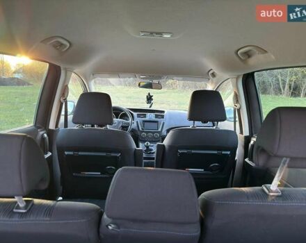 Мазда 5, об'ємом двигуна 1.6 л та пробігом 205 тис. км за 9000 $, фото 4 на Automoto.ua