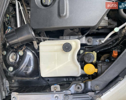 Сірий Мазда 5, об'ємом двигуна 2 л та пробігом 246 тис. км за 5400 $, фото 11 на Automoto.ua