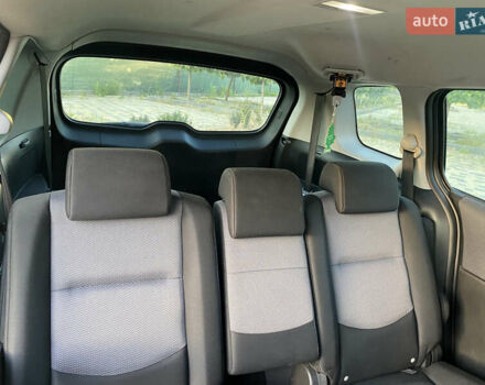 Серый Мазда 5, объемом двигателя 2 л и пробегом 280 тыс. км за 4999 $, фото 12 на Automoto.ua