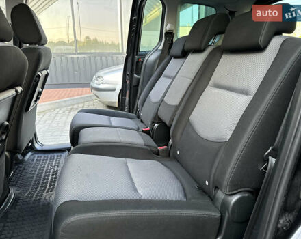 Серый Мазда 5, объемом двигателя 2 л и пробегом 256 тыс. км за 5599 $, фото 60 на Automoto.ua