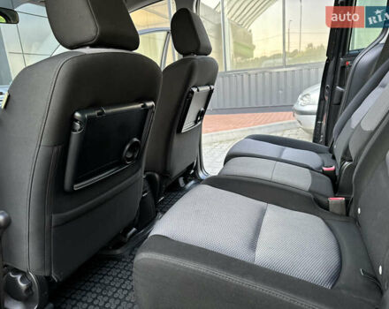 Серый Мазда 5, объемом двигателя 2 л и пробегом 256 тыс. км за 5599 $, фото 61 на Automoto.ua