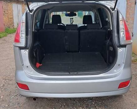 Сірий Мазда 5, об'ємом двигуна 2 л та пробігом 226 тис. км за 6800 $, фото 4 на Automoto.ua
