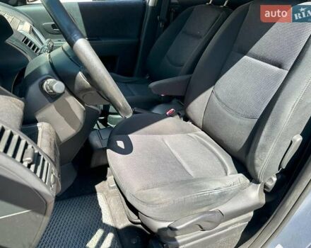 Сірий Мазда 5, об'ємом двигуна 2 л та пробігом 317 тис. км за 6990 $, фото 16 на Automoto.ua