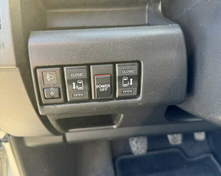 Серый Мазда 5, объемом двигателя 2 л и пробегом 177 тыс. км за 7500 $, фото 25 на Automoto.ua