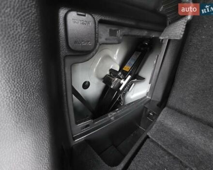 Серый Мазда 5, объемом двигателя 2 л и пробегом 280 тыс. км за 6650 $, фото 52 на Automoto.ua