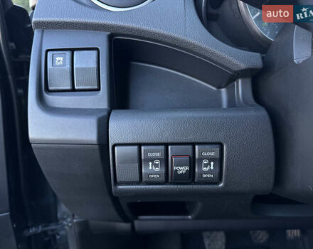 Сірий Мазда 5, об'ємом двигуна 1.6 л та пробігом 261 тис. км за 7800 $, фото 48 на Automoto.ua