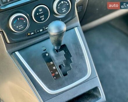 Серый Мазда 5, объемом двигателя 2.5 л и пробегом 350 тыс. км за 7000 $, фото 4 на Automoto.ua