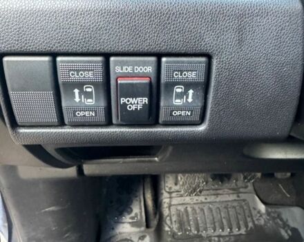 Сірий Мазда 5, об'ємом двигуна 2 л та пробігом 300 тис. км за 3500 $, фото 10 на Automoto.ua