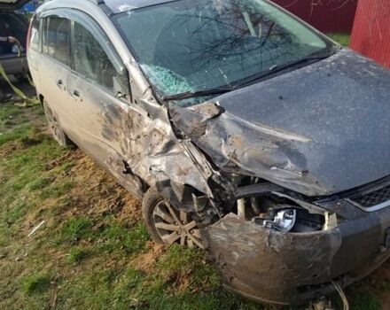 Серый Мазда 5, объемом двигателя 2 л и пробегом 250 тыс. км за 3500 $, фото 1 на Automoto.ua