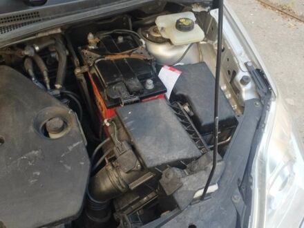 Сірий Мазда 5, об'ємом двигуна 2 л та пробігом 235 тис. км за 6350 $, фото 1 на Automoto.ua